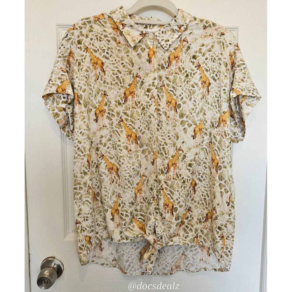 Jane Delancey Button Up Blouse White Giraffe Pattern Size L